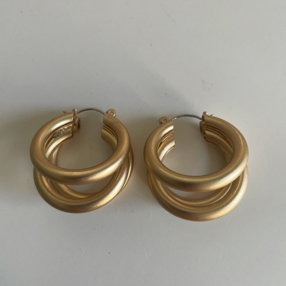 CHIC Hoop Earrings